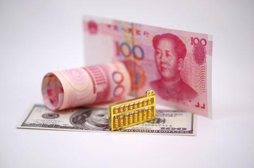 工行合肥蜀山支行营业室受到农民工上门办卡的好评